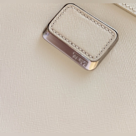Tumi leather zip case with handle. NWT - Picture 3 of 4